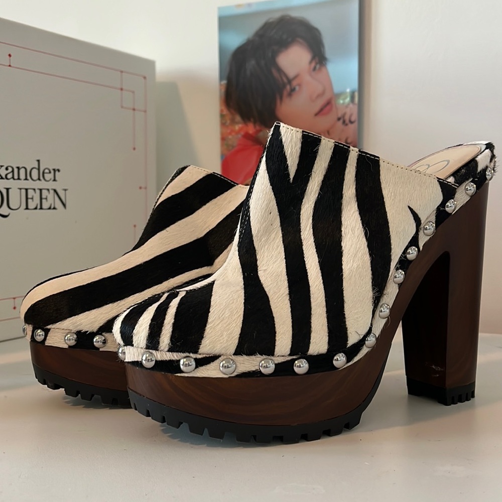 Jessica Simpson Shelbie Platform Sandal.